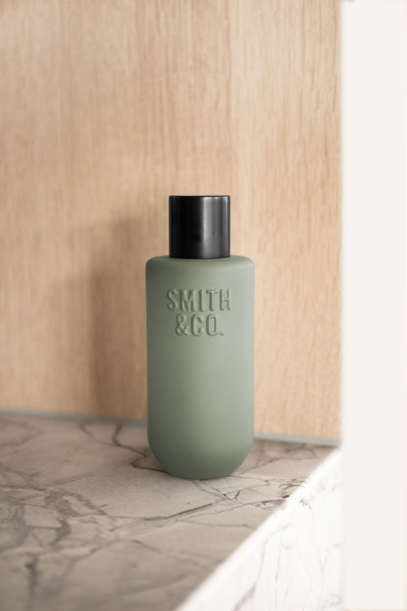 Amber & Freesia Room Spray – 100ml by Smith & Co.