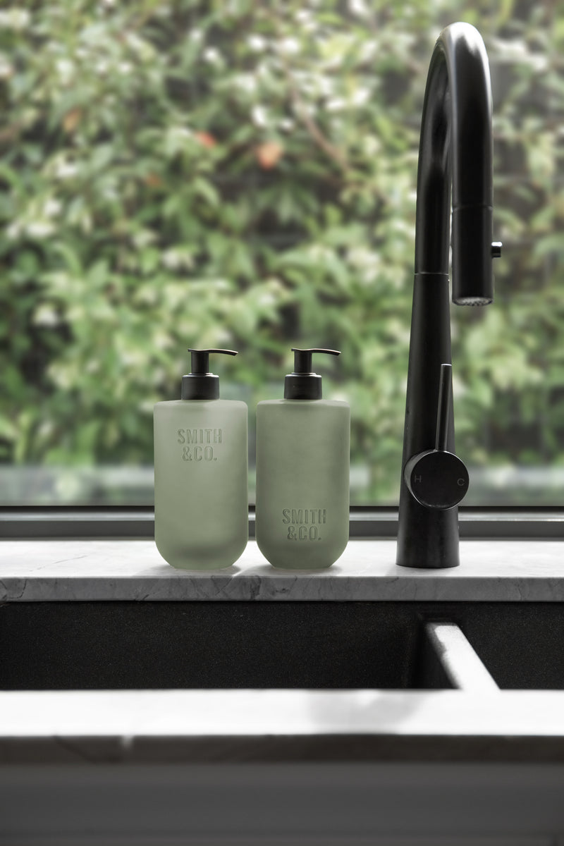 Amber & Freesia Hand & Body Lotion 400ml – Smith & Co.