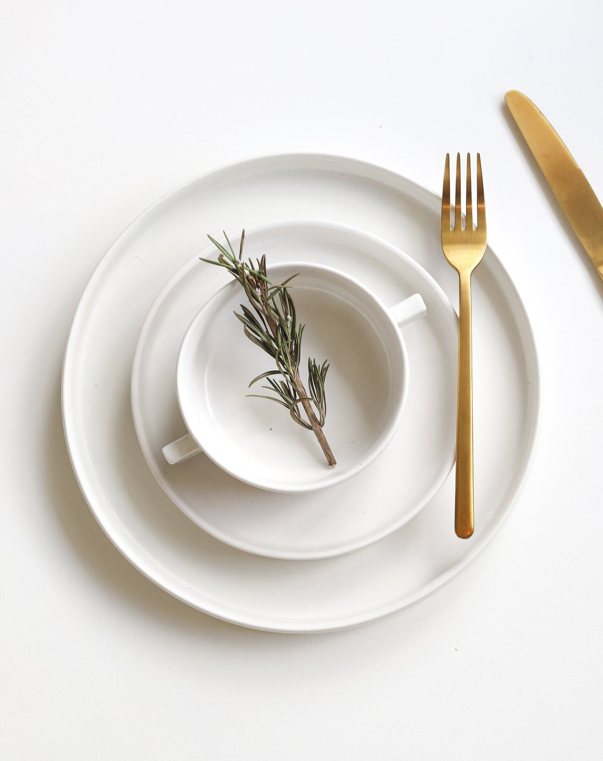 A Tab Plate - Various Sizes with a gold fork from the Zakkia range.
