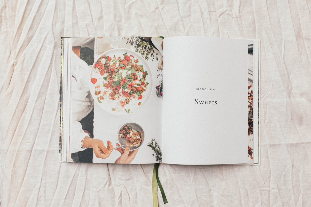 A Salad book with 70 delicious recipes for every occasion by Books.