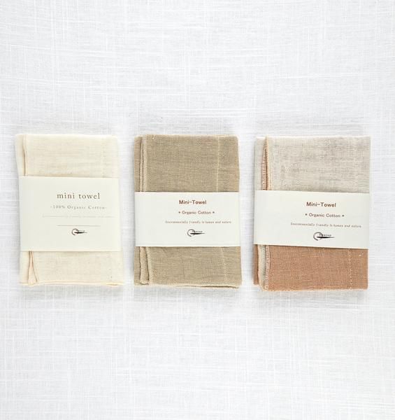 A set of three NAWRAP ORGANIC MINI TOWEL - IVORY napkins made from natural materials, perfect for sensitive skin. Brand name - Flux Home.