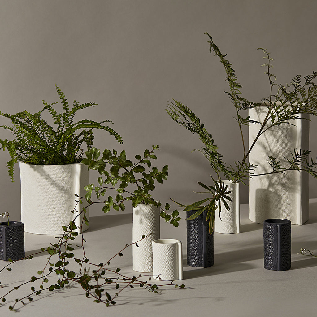 ZAKKIA Burlap Pot – Large White | Handcrafted Ceramic Planter with Linen Texture