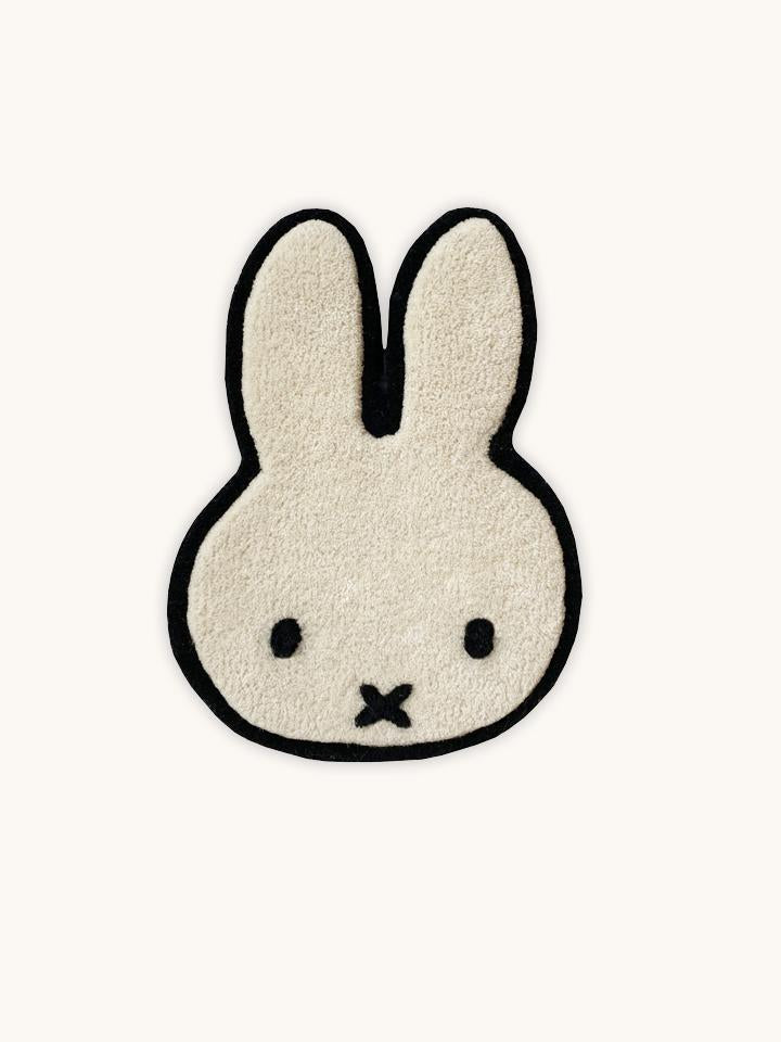 A WALL RUG MIFFY WHITE made with New Zealand wool and bearing the MAISON DEUX label.