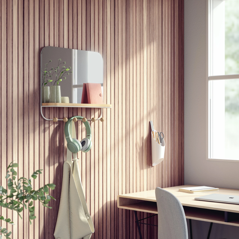 Close-up of the Umbra Estique mirror's wooden hook detail