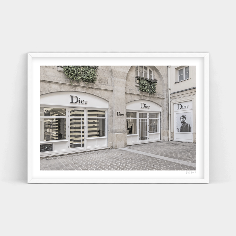 A black and white photo of an Art Prints Storefront in Paris.
