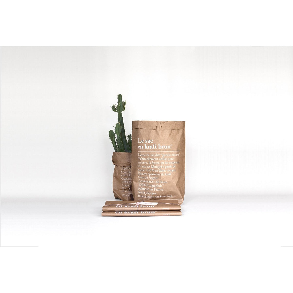 Le Sac En Kraft Brun XL bag on a neutral background