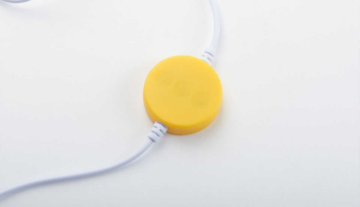 Close-up of the yellow touch dimmer button on the Boris lamp cable