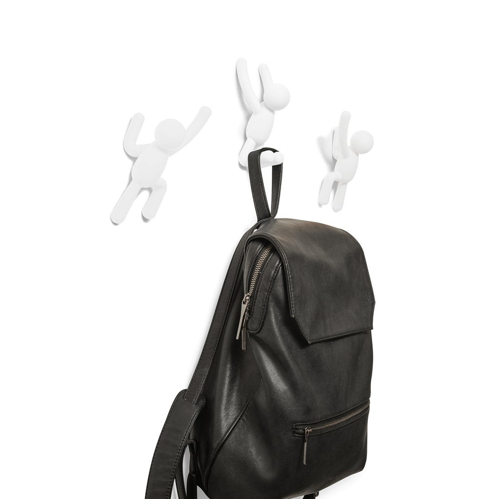 Umbra Buddy hook in white holding a black leather backpack, two figures beside it